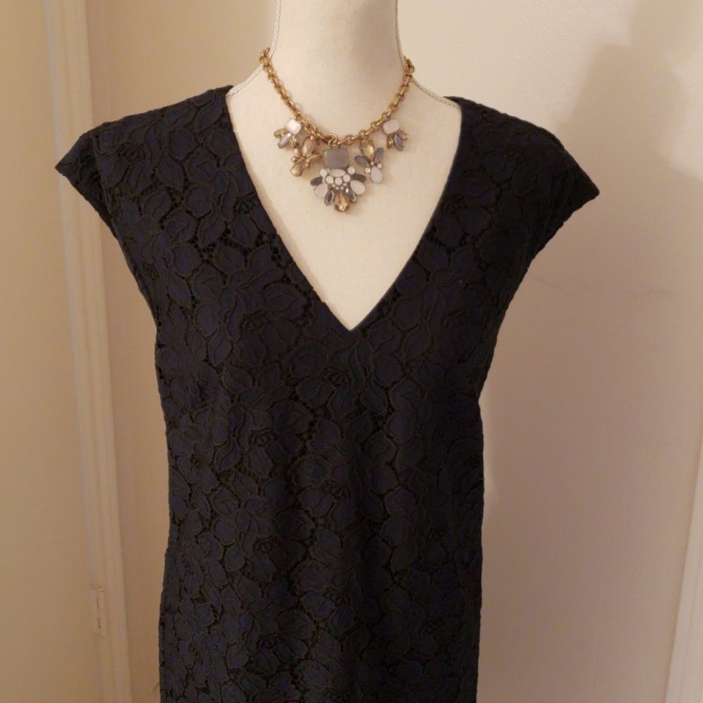 Beautiful navy lace dress (does not include jewelr